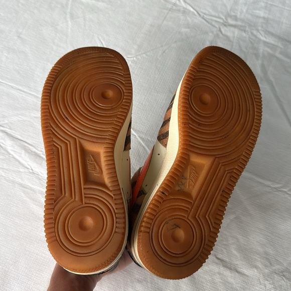 2021 Nike Air Force 1 ’07 DAKTARI – TIGER STRIPES’ coconut milk/atomic orange - Picture 9 of 9